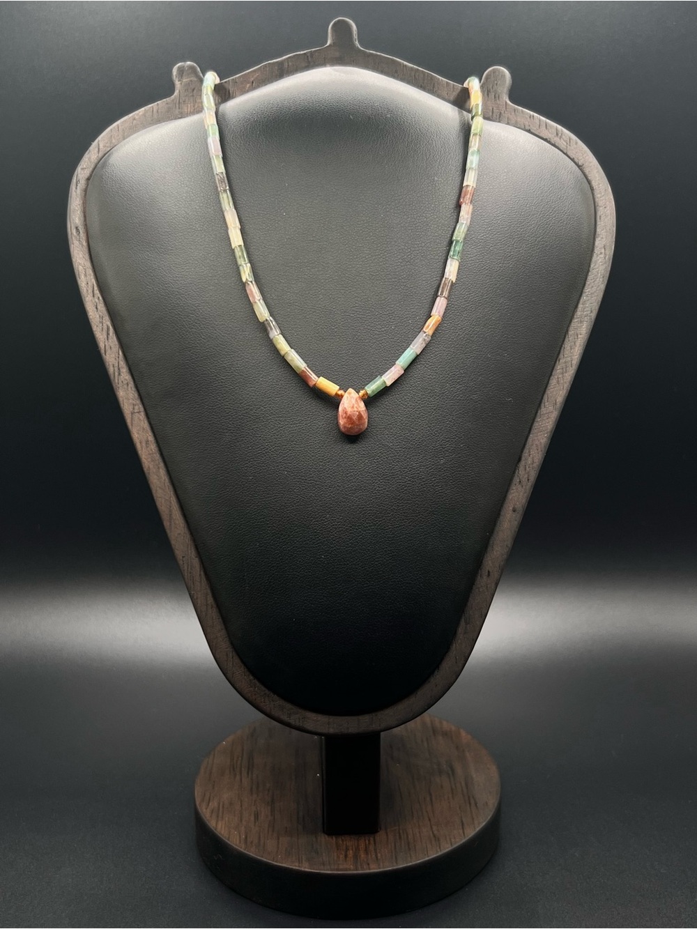 𝐄𝐀𝐑𝐓𝐇𝐋𝐈𝐆𝐇𝐓 | 𝖧𝖺𝗇𝖽𝗆𝖺𝖽𝖾 𝖦𝖾𝗆𝗌𝗍𝗈𝗇𝖾 Necklace - Picture 2 of 4
